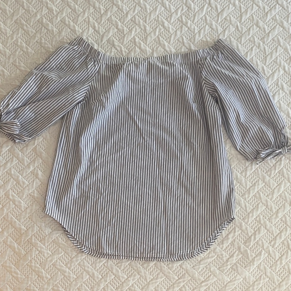 Faded Glory Grey and White Striped Blouse Women’s Size S(4-6) Sleeve Tie Accent